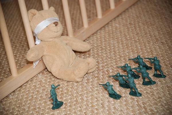 Agustin-Victor Casasola a saisi cet instant precis ou Fortunato Sorano, compagnon de la premiere heure de Zapata et Pancho Villa defie la mort avec elegance et derision.